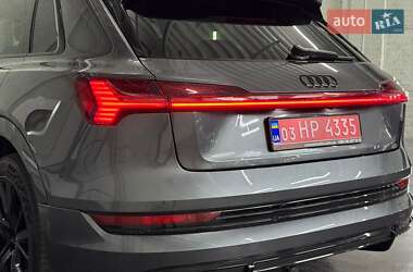 Позашляховик / Кросовер Audi e-tron 2021 в 