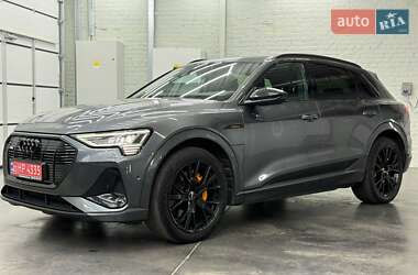 Позашляховик / Кросовер Audi e-tron 2021 в 