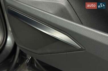 Позашляховик / Кросовер Audi e-tron 2021 в 