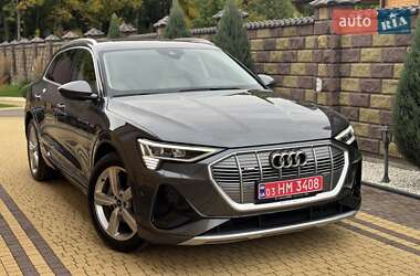 Позашляховик / Кросовер Audi e-tron 2022 в 