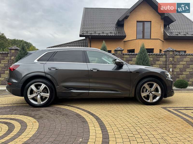 Внедорожник / Кроссовер Audi e-tron 2022 в Луцке