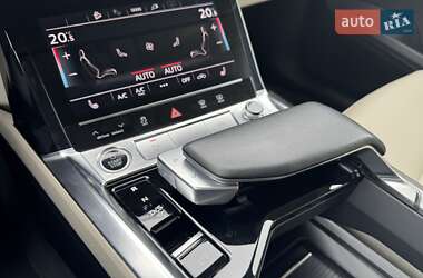 Позашляховик / Кросовер Audi e-tron 2022 в 