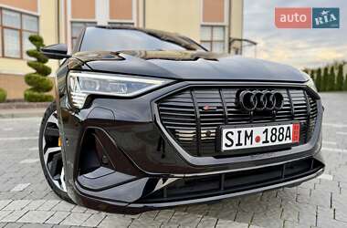 Внедорожник / Кроссовер Audi e-tron 2022 в 