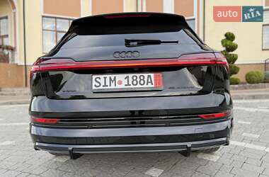 Внедорожник / Кроссовер Audi e-tron 2022 в 