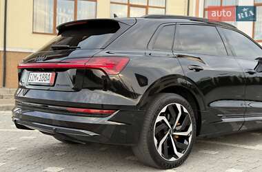 Внедорожник / Кроссовер Audi e-tron 2022 в 