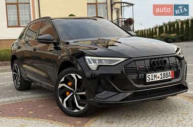 Внедорожник / Кроссовер Audi e-tron 2022 в 