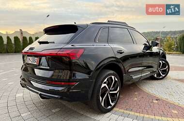 Внедорожник / Кроссовер Audi e-tron 2022 в 