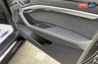 Внедорожник / Кроссовер Audi e-tron 2022 в 