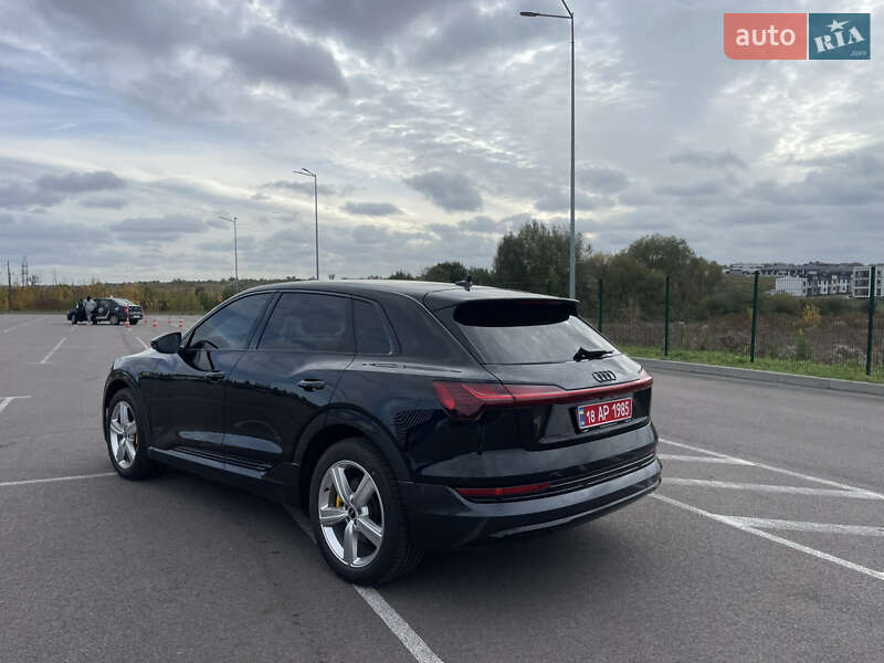 Позашляховик / Кросовер Audi e-tron 2023 в Рівному
