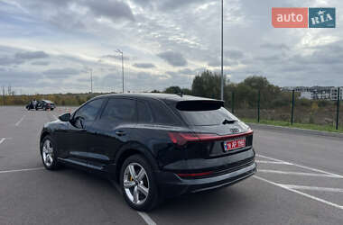 Позашляховик / Кросовер Audi e-tron 2023 в 