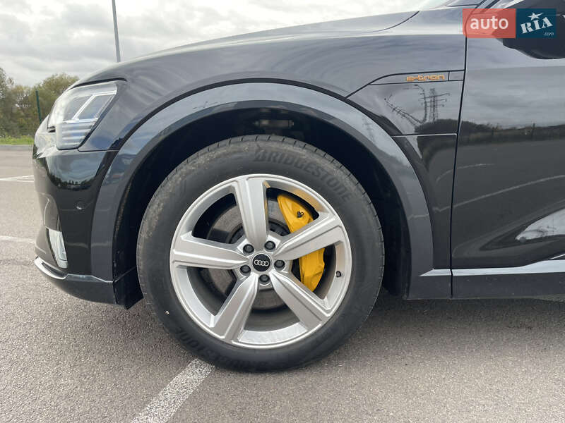 Позашляховик / Кросовер Audi e-tron 2023 в Рівному