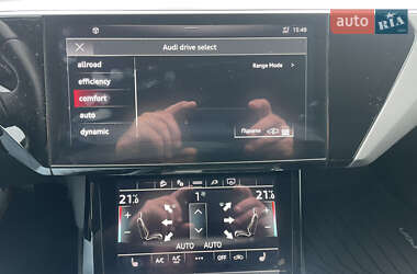 Позашляховик / Кросовер Audi e-tron 2023 в 