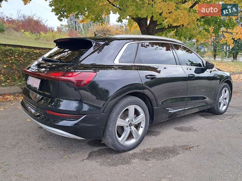 Позашляховик / Кросовер Audi e-tron 2021 в Рівному
