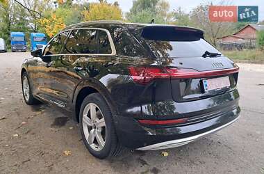 Позашляховик / Кросовер Audi e-tron 2021 в 