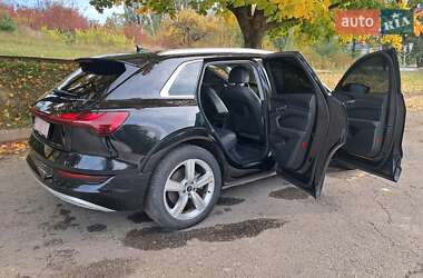 Позашляховик / Кросовер Audi e-tron 2021 в 
