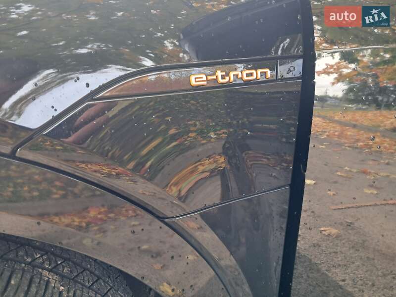 Позашляховик / Кросовер Audi e-tron 2021 в Рівному