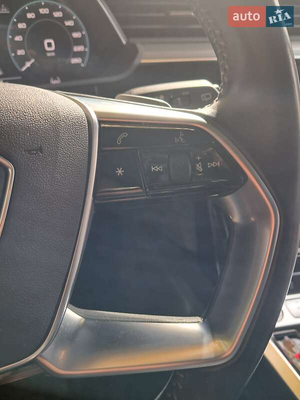 Позашляховик / Кросовер Audi e-tron 2021 в Рівному