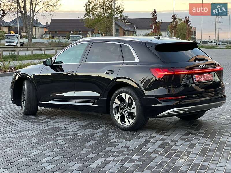 Позашляховик / Кросовер Audi e-tron 2022 в Вінниці