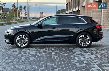 Внедорожник / Кроссовер Audi e-tron 2022 в 