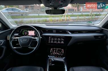 Внедорожник / Кроссовер Audi e-tron 2022 в 