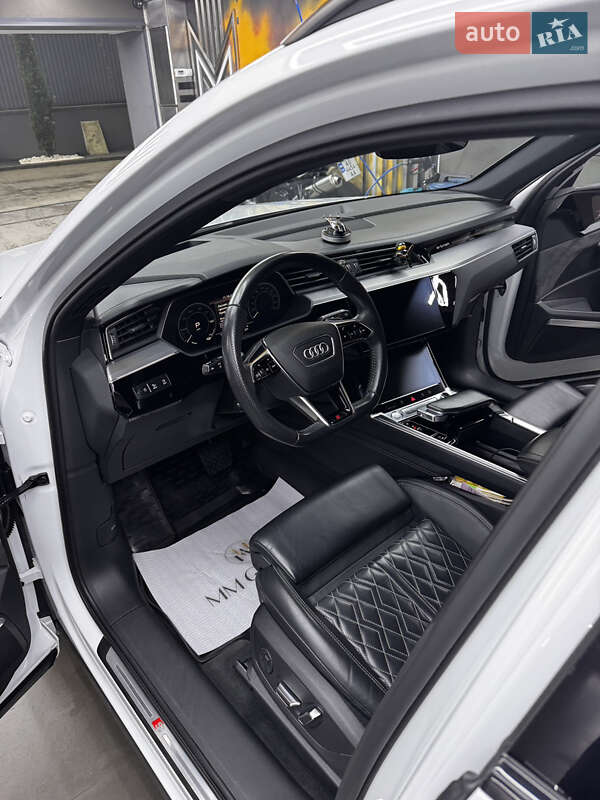 Позашляховик / Кросовер Audi e-tron 2019 в Ужгороді
