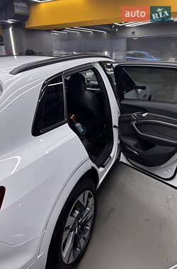 Внедорожник / Кроссовер Audi e-tron 2019 в Ужгороде