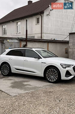 Внедорожник / Кроссовер Audi e-tron 2021 в 