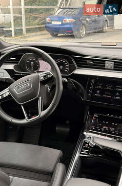 Внедорожник / Кроссовер Audi e-tron 2021 в 