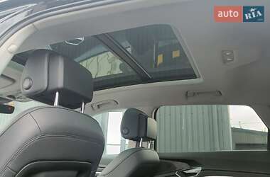 Внедорожник / Кроссовер Audi e-tron 2021 в 