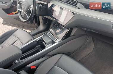 Внедорожник / Кроссовер Audi e-tron 2021 в 