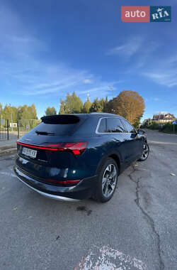 Внедорожник / Кроссовер Audi e-tron 2021 в 