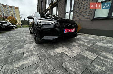 Позашляховик / Кросовер Audi e-tron 2019 в 