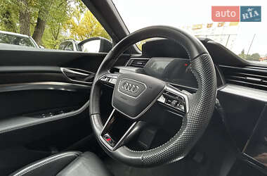 Позашляховик / Кросовер Audi e-tron 2019 в 