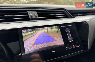 Позашляховик / Кросовер Audi e-tron 2020 в 