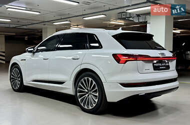 Позашляховик / Кросовер Audi e-tron 2019 в 