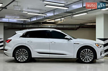 Позашляховик / Кросовер Audi e-tron 2019 в 