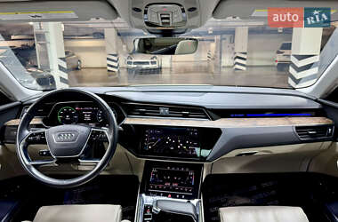 Позашляховик / Кросовер Audi e-tron 2019 в 