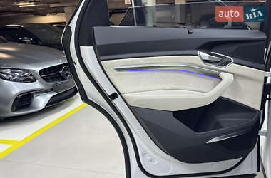 Позашляховик / Кросовер Audi e-tron 2019 в 