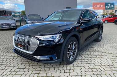 Внедорожник / Кроссовер Audi e-tron 2022 в 