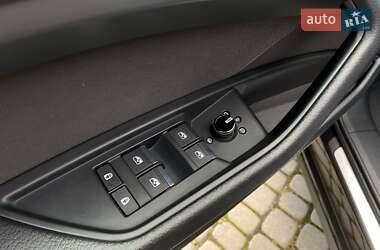 Внедорожник / Кроссовер Audi e-tron 2022 в 