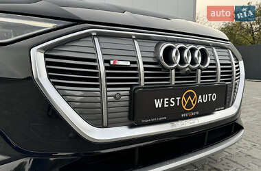 Позашляховик / Кросовер Audi e-tron 2022 в 