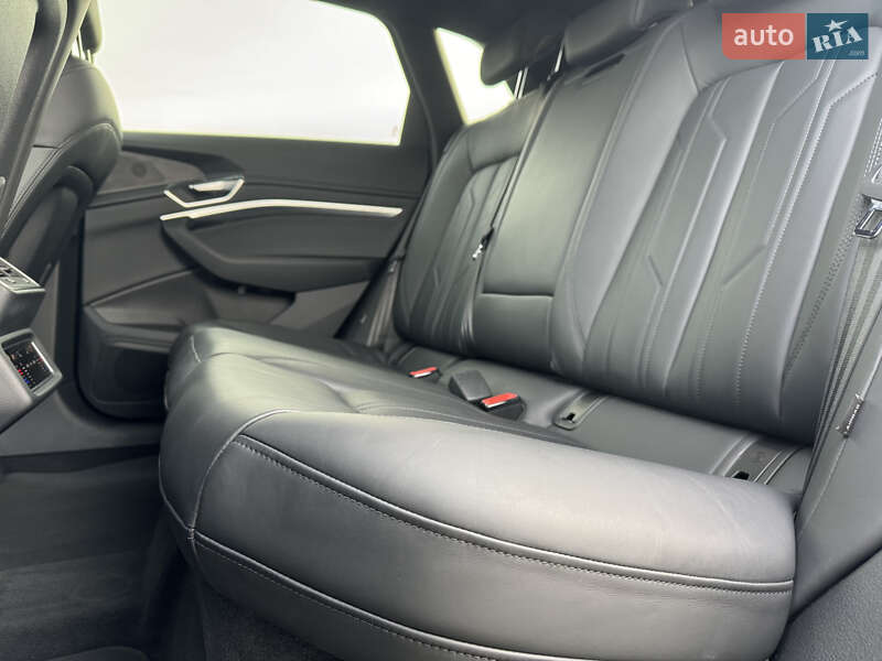 Внедорожник / Кроссовер Audi e-tron 2022 в Мукачево