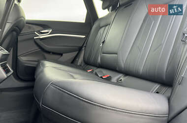 Позашляховик / Кросовер Audi e-tron 2022 в 
