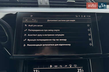 Позашляховик / Кросовер Audi e-tron 2022 в 
