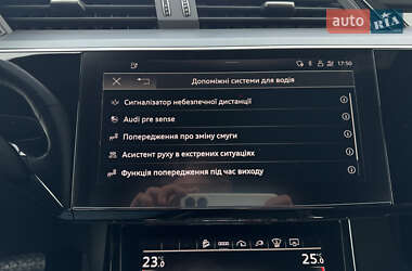 Позашляховик / Кросовер Audi e-tron 2022 в 