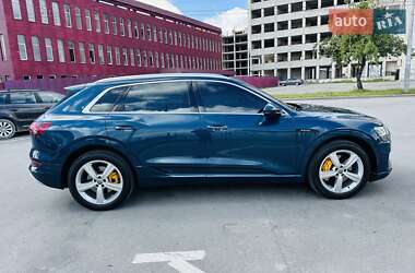 Внедорожник / Кроссовер Audi e-tron 2020 в 