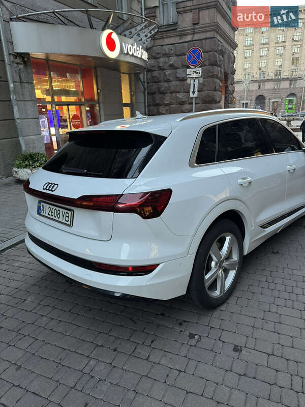 Внедорожник / Кроссовер Audi e-tron 2019 в Киеве