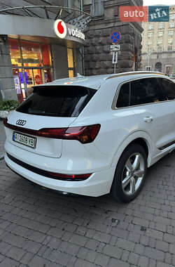 Позашляховик / Кросовер Audi e-tron 2019 в 