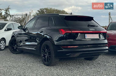 Внедорожник / Кроссовер Audi e-tron 2021 в 