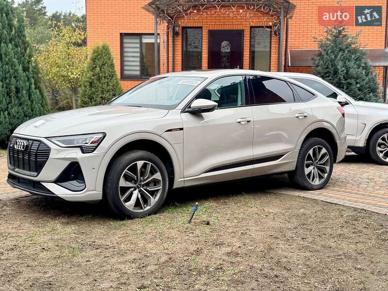 Внедорожник / Кроссовер Audi e-tron 2021 в Сарнах